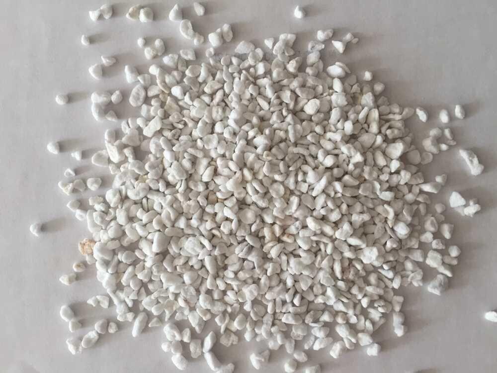無(wú)土栽培基質(zhì)珍珠巖.jpg